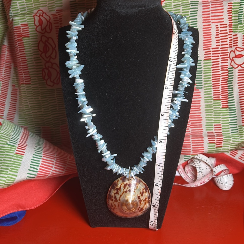 Shell necklace - Picture 4 of 5